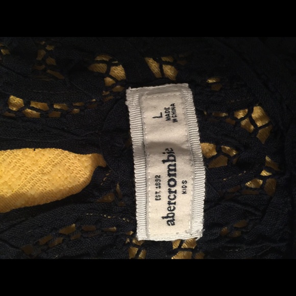 Beautiful Crochet Tank Top💥A&F - Picture 2 of 4